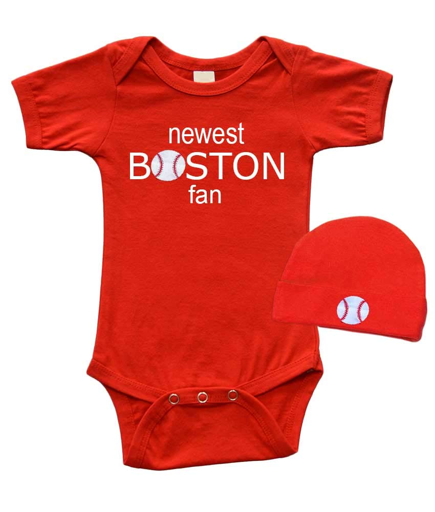 PandoraTees Short Sleeve Baby Bodysuit and Cap Set - Boston Fan